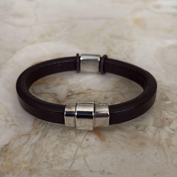 New! Handcrafted Leather Cuff Style Bracelet - Picture 4 of 10